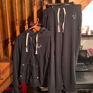 True religion matching black sweatpants outfit